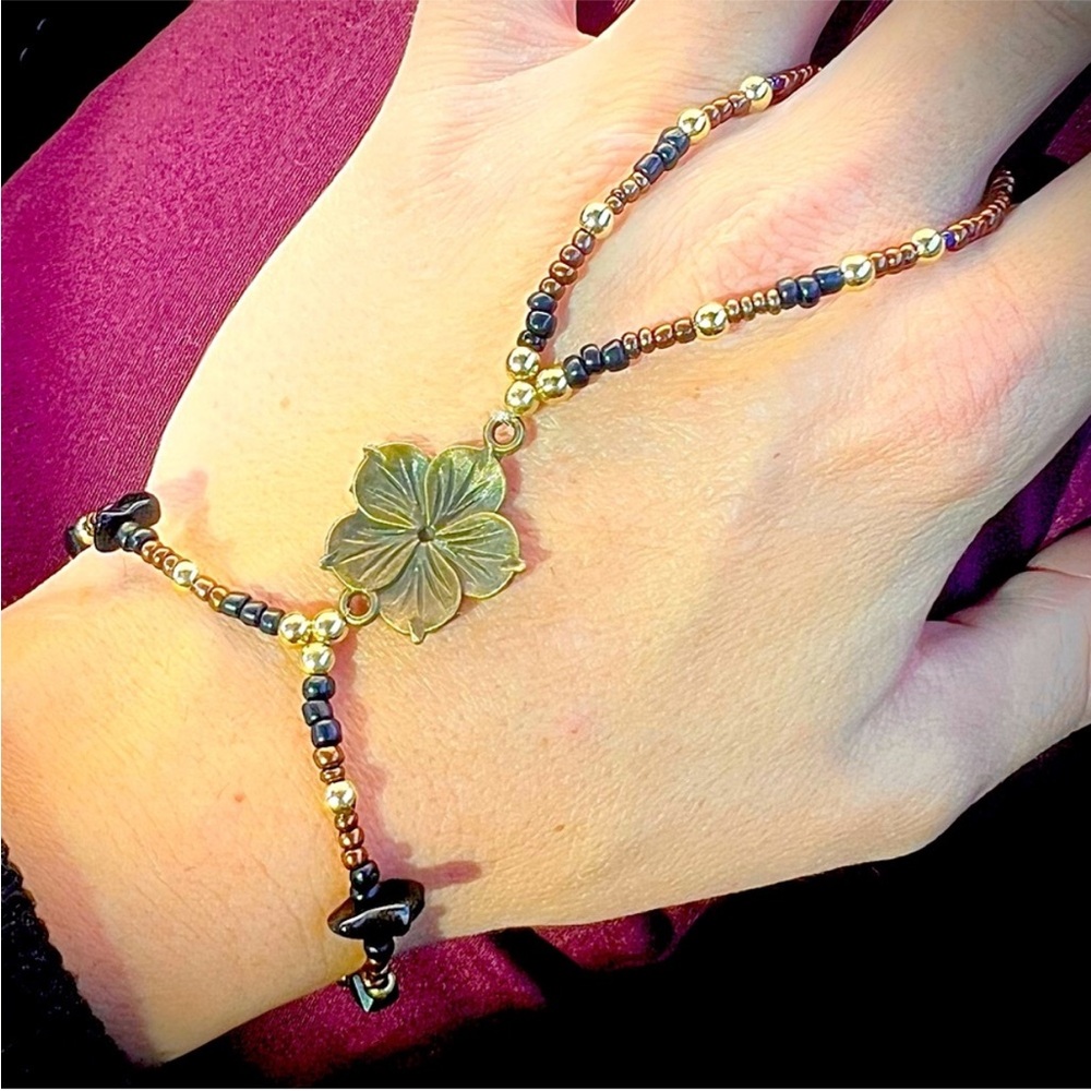 Elegant Gold and Black Beaded Bracelet